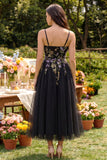 Vestido Midi Preto com Alças Finas em Tule com Aplicação para Convidada de Casamento