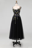 Vestido Midi Preto com Alças Finas em Tule com Aplicação para Convidada de Casamento