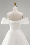 Vestido de noiva curto em linha A com espartilho branco de cetim no ombro