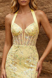 Vestido de Homecoming Floral Bodycon Bodycon Corset Amarelo Transparente com Decote Topo e Lantejoulas
