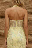Vestido de Homecoming Floral Bodycon Bodycon Corset Amarelo Transparente com Decote Topo e Lantejoulas