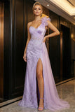 Vestido de noite de sereia roxo brilhante com folhos e folhos de um ombro e fenda