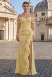 Vestido de Baile Amarelo Estilo Tubo com Folhos e Aplicações com Racha