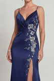 Vestido Comprido Sereia Marinha em Cetim Apliques para Mãe da Noiva com Racha