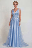 Vestido Comprido Azul em Cetim com Decote em V e Aplicações para Mãe da Noiva com Capa