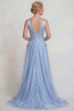 Vestido Comprido Azul em Cetim com Decote em V e Aplicações para Mãe da Noiva com Capa