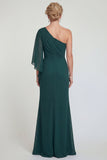 Vestido de mãe da noiva de uma sereia de chiffon verde escuro com um ombro comprido e fenda