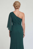 Vestido de mãe da noiva de uma sereia de chiffon verde escuro com um ombro comprido e fenda