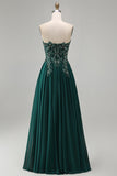 Vestido formal longo verde-escuro, sem alças, floral com missangas e contas