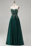 Vestido formal longo verde-escuro, sem alças, floral com missangas e contas