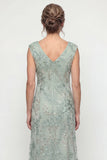 Vestido Comprido Verde de Linha-A com Decote em V e Aplicações de Pérolas Brilhantes para Mãe da Noiva