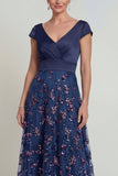Vestido Comprido Marinha com Decote em V e Aplicações Linha-A para Mãe da Noiva