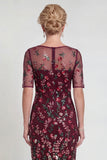 Vestido Midi Borgonha Brilhante com Aplicações e Lantejoulas para Mãe da Noiva