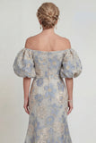 Vestido de Mãe da Noiva Floral Azul Poeirento, Ombro Descoberto
