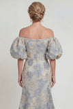 Vestido de Mãe da Noiva Floral Azul Poeirento, Ombro Descoberto