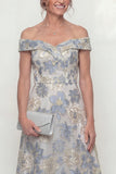 Vestido de Mãe da Noiva Azul Poeirento: Linha A Floral Fora do Ombro