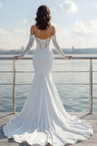 Vestido de Noiva em Chiffon Marfim com Cauda Comprida em Renda
