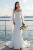 Vestido de Noiva em Chiffon Marfim com Cauda Comprida em Renda