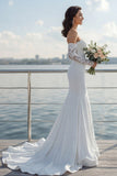 Vestido de Noiva em Chiffon Marfim com Cauda Comprida em Renda