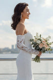 Vestido de Noiva em Chiffon Marfim com Cauda Comprida em Renda