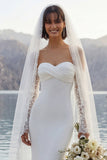 Vestido de Noiva Sweep Sweep em Marfim com Mangas