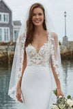 Vestido de Noiva Sereia Marfim com Decote em V Apliques e Cauda Curta