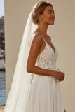 Vestido de Noiva Longo de Praia com Alças Finas em Marfim e Apliques