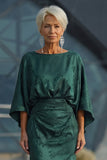 Vestido Longo Sereia com Decote Canoa em Pinho para Mãe da Noiva