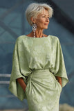 Vestido Longo Verde Sálvia com Estampa Franzida e Mangas para Mãe da Noiva