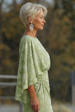 Vestido Longo Verde Sálvia com Estampa Franzida e Mangas para Mãe da Noiva