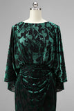 Vestido Longo Azul Pavão com Estampa Floral Decote Canoa Franzido para Mãe da Noiva