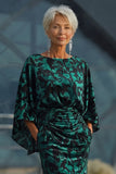 Vestido Longo Azul Pavão com Estampa Floral Decote Canoa Franzido para Mãe da Noiva