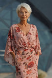 Vestido Justo com Decote em V e Padrão Floral em Rosa Empoeirado para a Mãe da Noiva