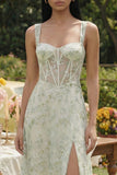 Vestido Comprido Floral Verde Claro com Espartilho e Racha para Convidada de Casamento