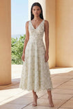 Vestido Midi Verde Claro com Decote em V e Linha-A para Convidada de Casamento