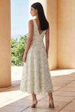 Vestido Midi Verde Claro com Decote em V e Linha-A para Convidada de Casamento