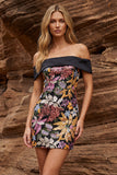Vestido de cocktail preto brilhante, ombro descoberto, com lantejoulas