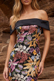Vestido de cocktail preto brilhante, ombro descoberto, com lantejoulas