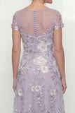 Vestido Midi Floral Roxo Acinzentado Brilhante para Mãe da Noiva com Missangas