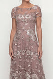 Vestido Comprido Azul Acinzentado com Floral e Aplicações para Mãe da Noiva