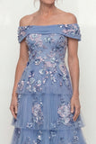 Vestido Comprido Azul Acinzentado Brilhante com Aplicações e Folhos para a Mãe da Noiva