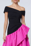 Vestido formal assimétrico com folhos e fúcsia e preto Linha A no ombro