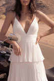 Vestido de noiva de praia com alças finas e plissadas em linha de marfim, com folhos