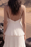 Vestido de noiva de praia com alças finas e plissadas em linha de marfim, com folhos
