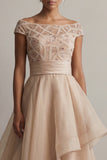 Vestido de Mãe da Noiva com Decote Bateau com Lantejoulas