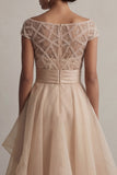 Vestido de Mãe da Noiva com Decote Bateau com Lantejoulas