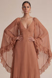 Vestido de convidado de casamento castanho com decote em V e decote em V com capa