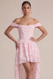 Espartilho cor-de-rosa Um vestido mini com folhos em camadas de linha para