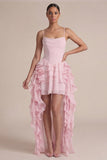 Espartilho cor-de-rosa Um vestido mini com folhos em camadas de linha para