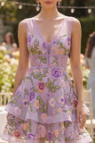 Mini-vestido cocktail em tule bordado em tule Lilás, decote em V,